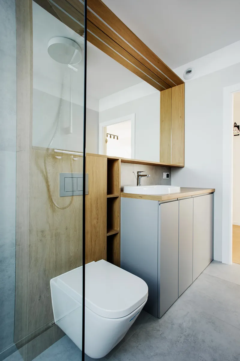 Łazienka z płytkami betonowymi